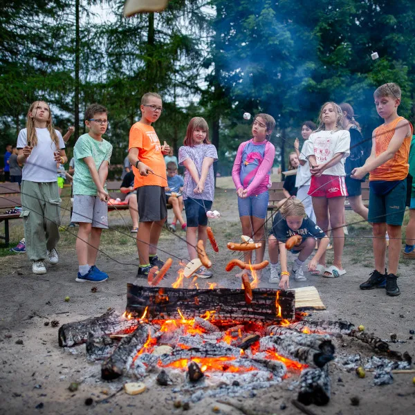 Ognisko z&nbsp;kiełbaskami