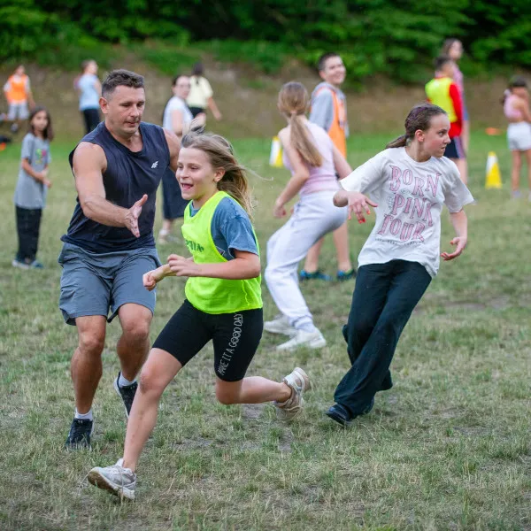 Gry terenowe – „Uratuj Generała”, „Giga gra planszowa”, „Podchody”, „Flagi”